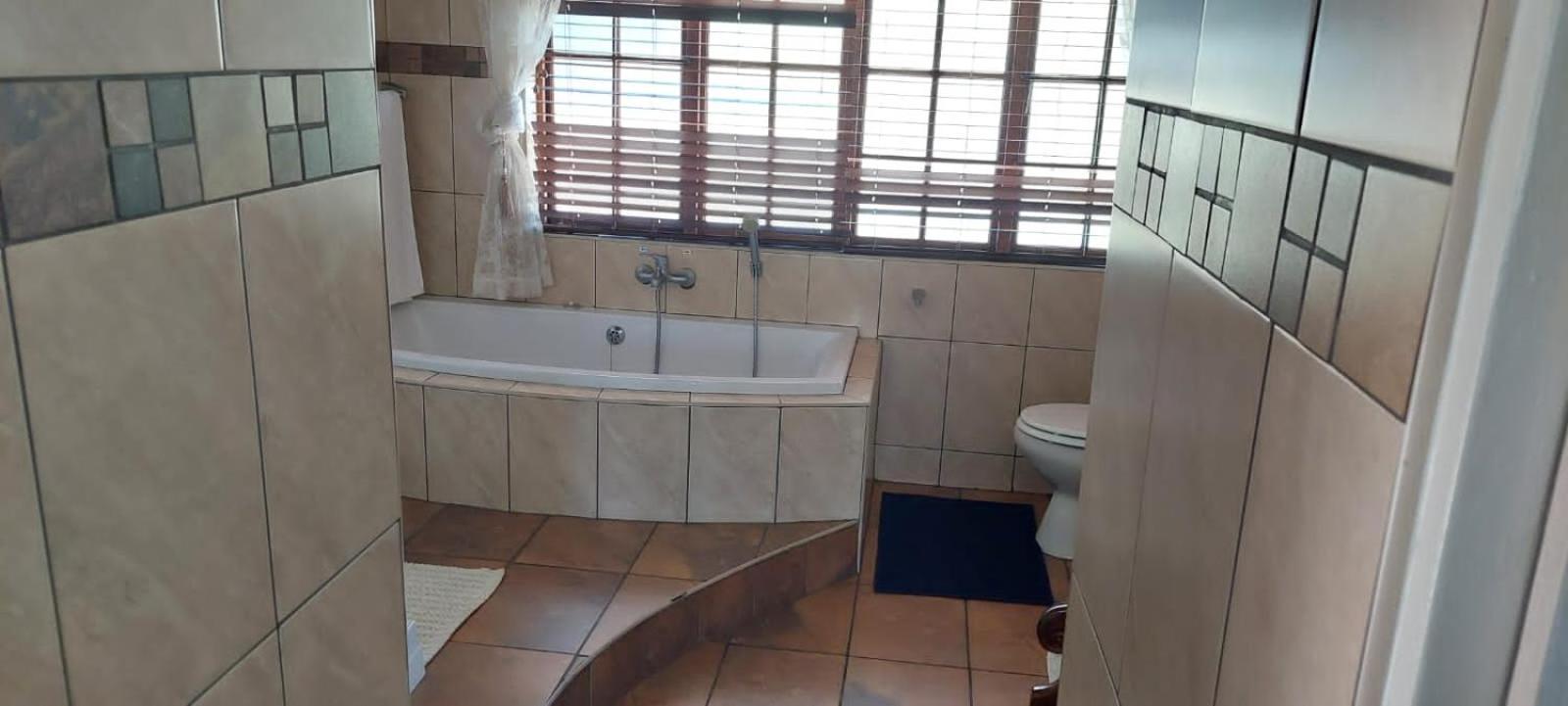 12 On Vaal Drive Guesthouse Фандербейлпарк Экстерьер фото