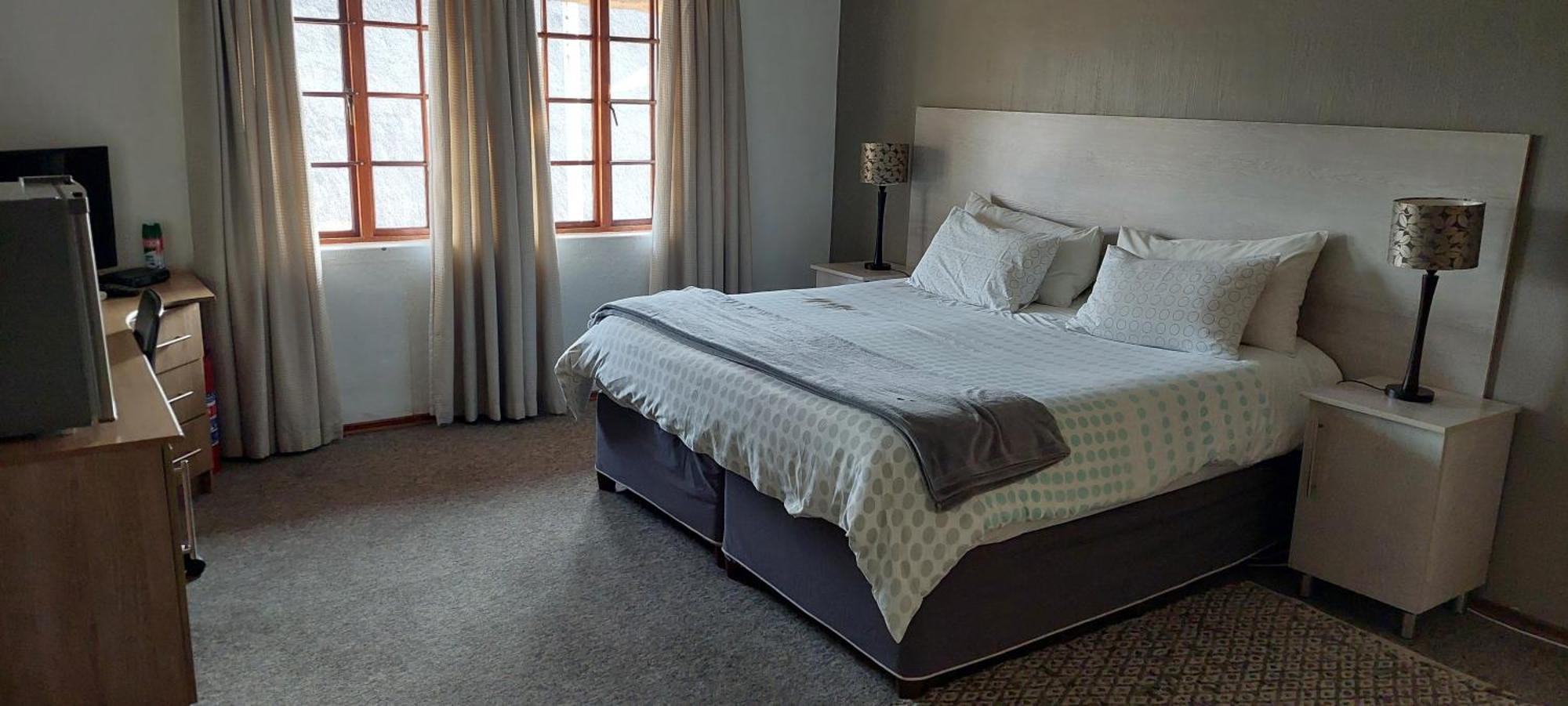 12 On Vaal Drive Guesthouse Фандербейлпарк Экстерьер фото