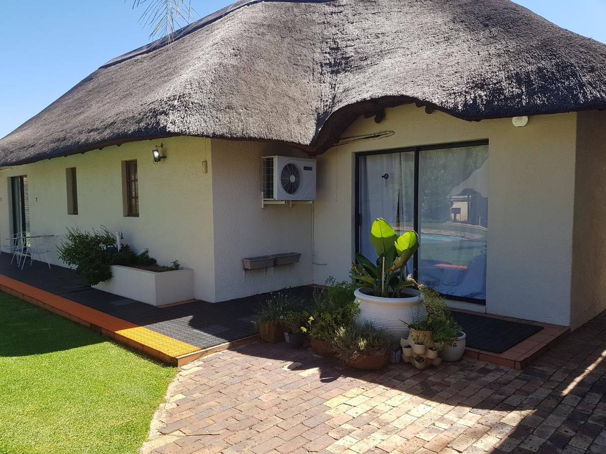 12 On Vaal Drive Guesthouse Фандербейлпарк Экстерьер фото