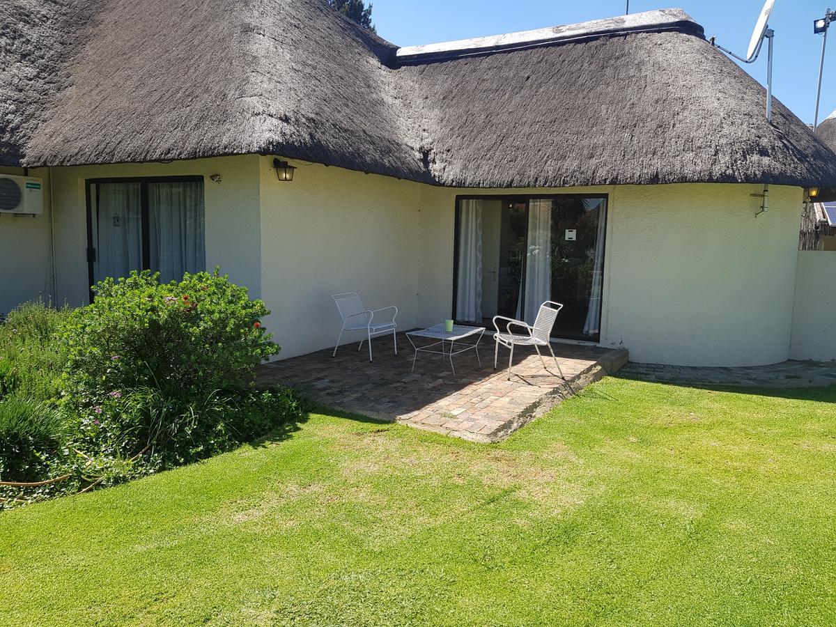 12 On Vaal Drive Guesthouse Фандербейлпарк Экстерьер фото
