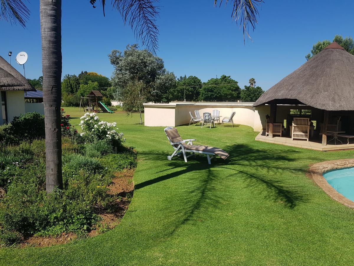 12 On Vaal Drive Guesthouse Фандербейлпарк Экстерьер фото