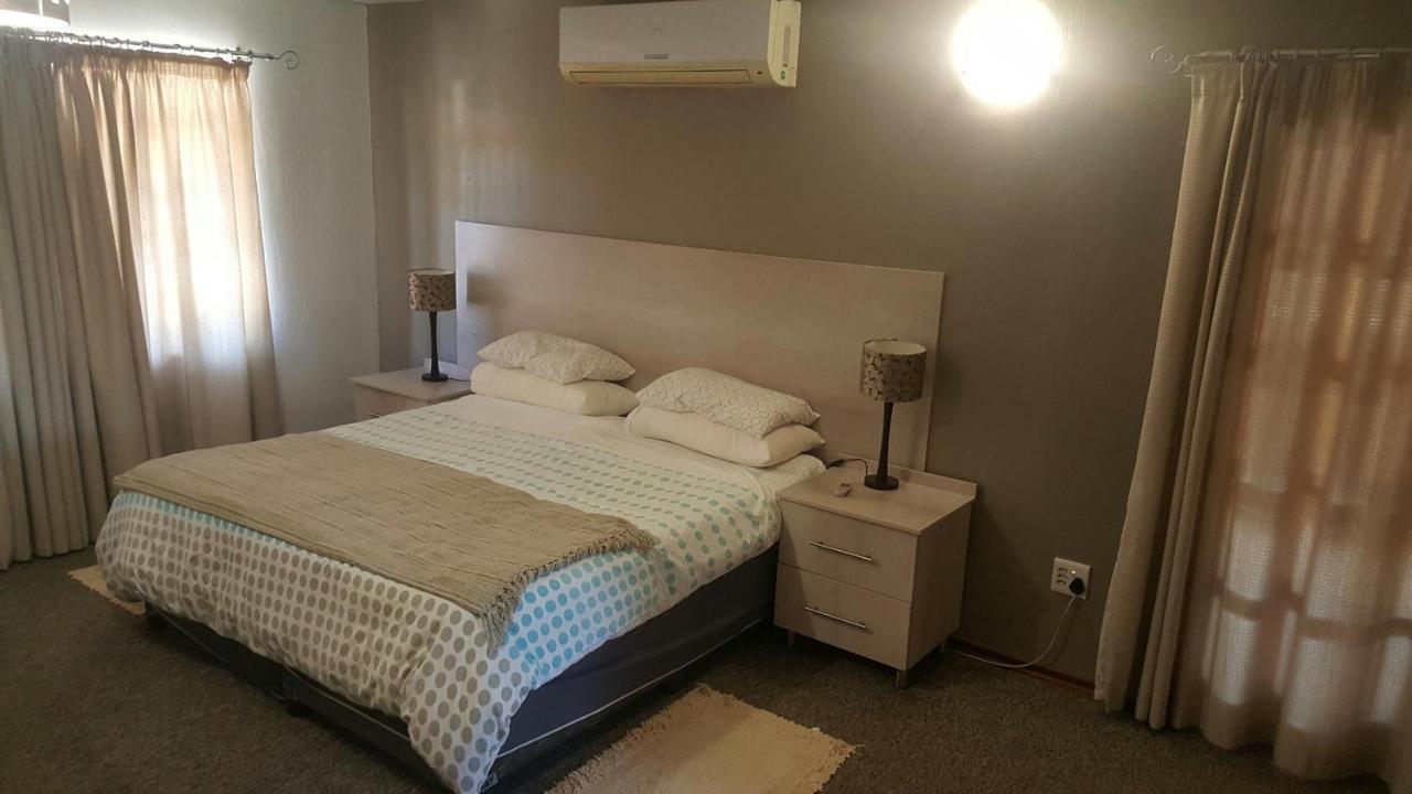 12 On Vaal Drive Guesthouse Фандербейлпарк Экстерьер фото